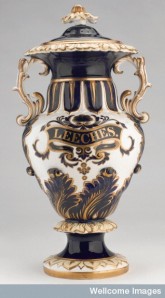 L0057179 Pharmacy leech jar,blue gilt earthenware, English 1831-1859